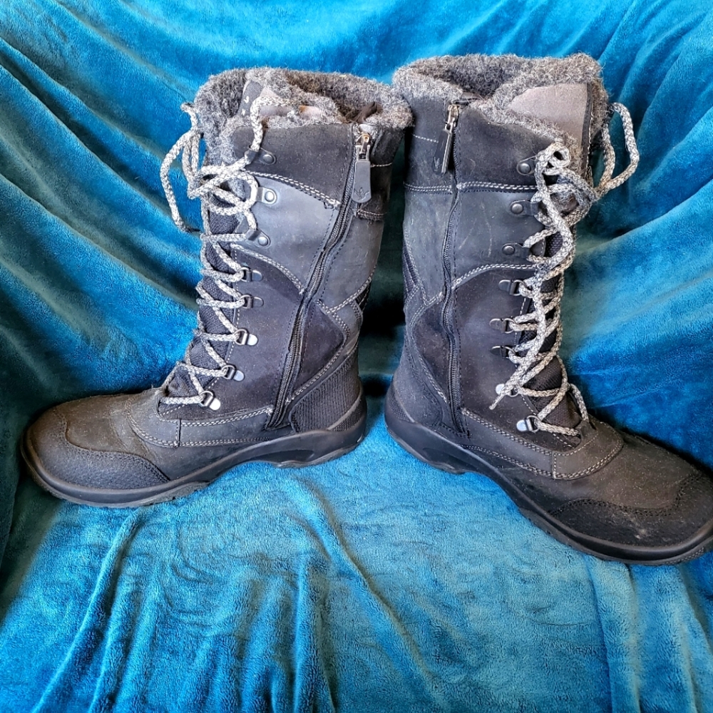 Santana Canada,9, black.